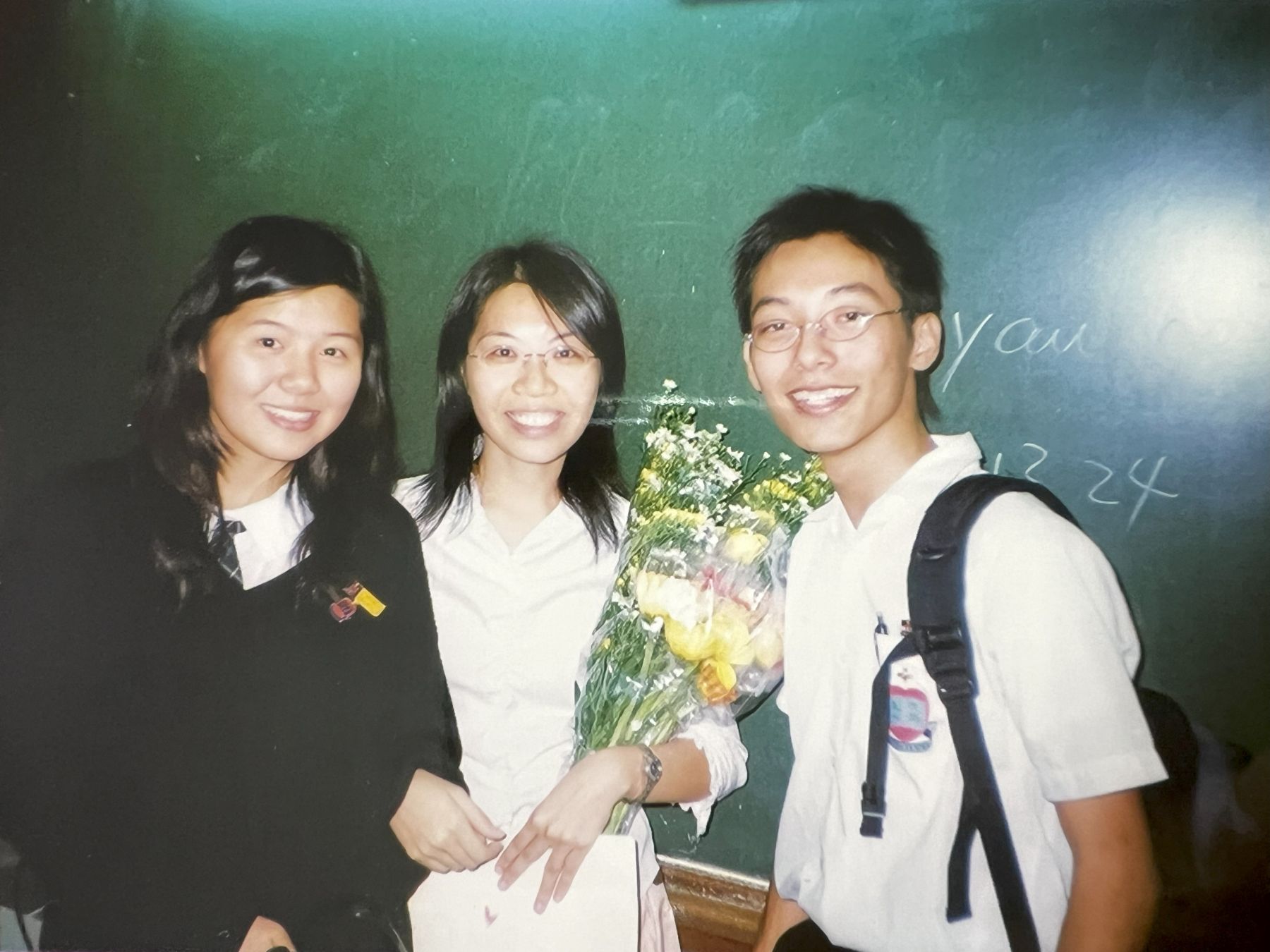 初為人師的馮老師（中）