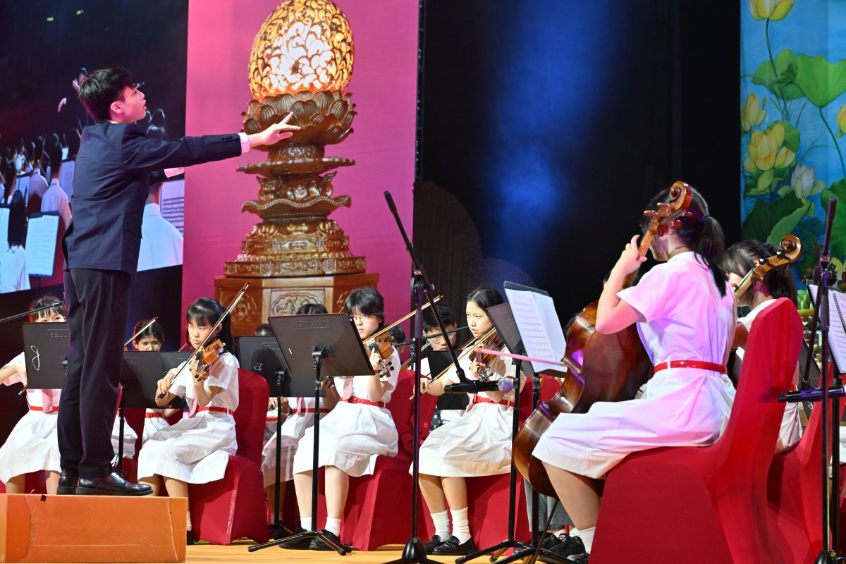 保良局百周年李兆忠紀念中學 管弦樂團表演