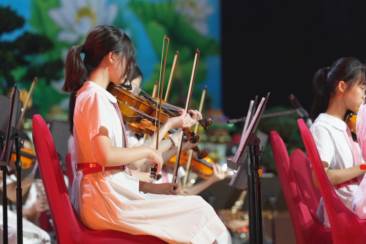 保良局百周年李兆忠紀念中學 管弦樂團表演