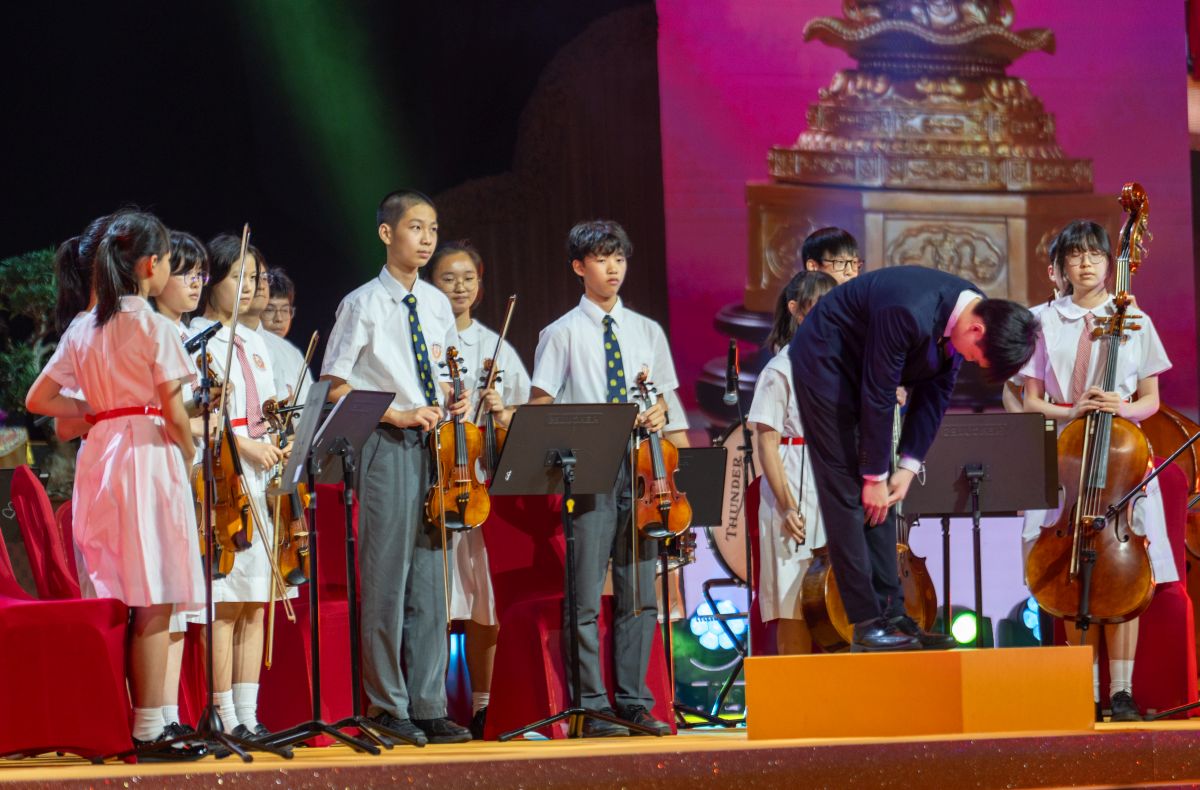 保良局百周年李兆忠紀念中學 管弦樂團表演