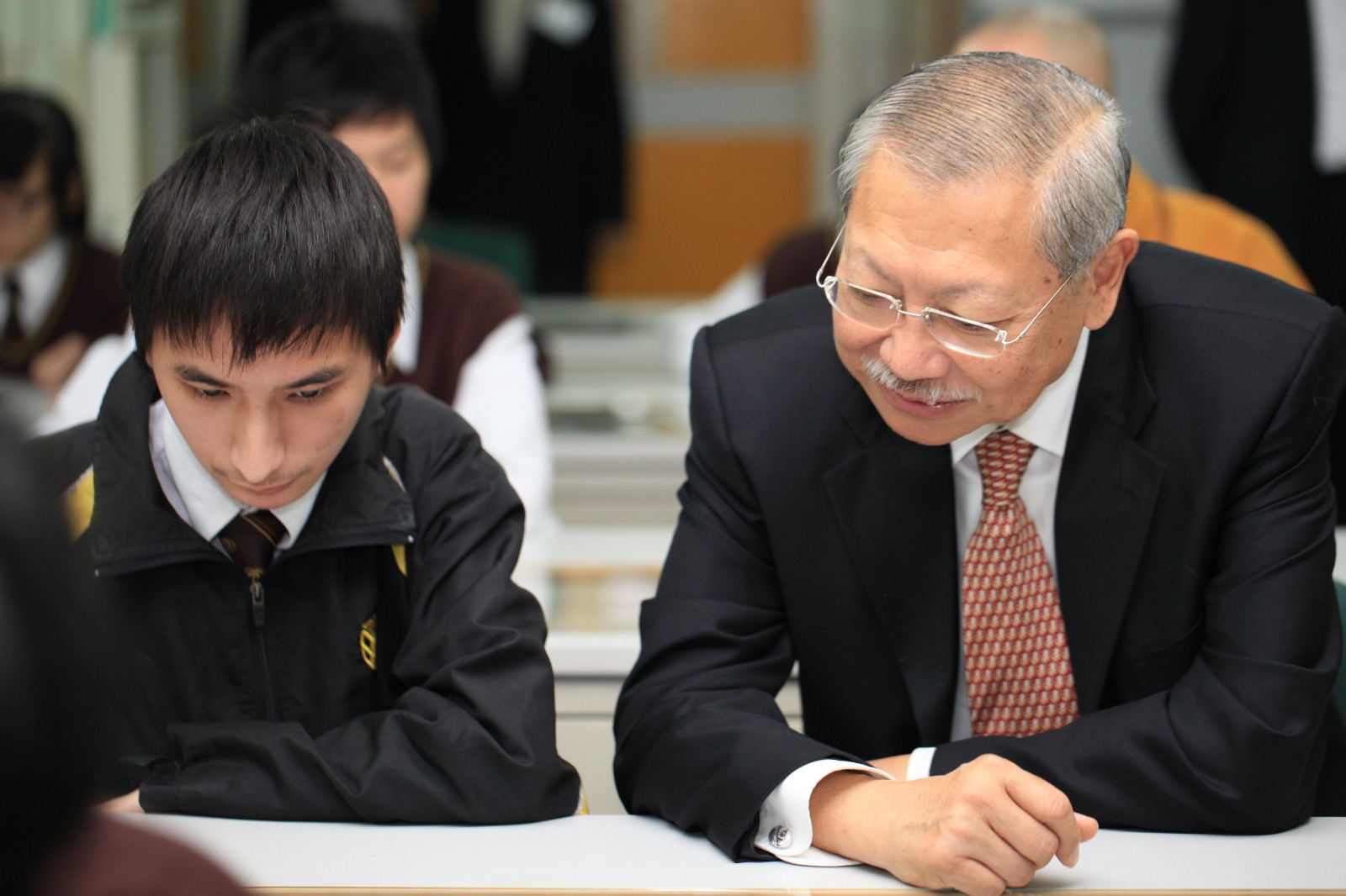 孫明揚局長2011年訪問佛教黃允畋中學