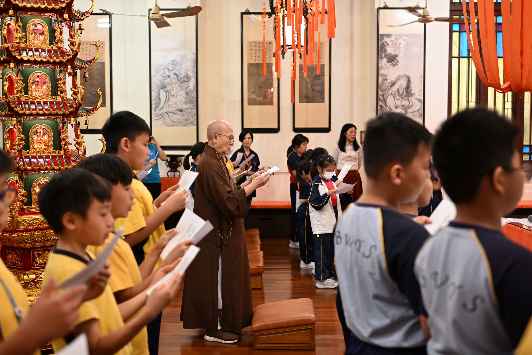 法師帶領學生一同念誦《心經》