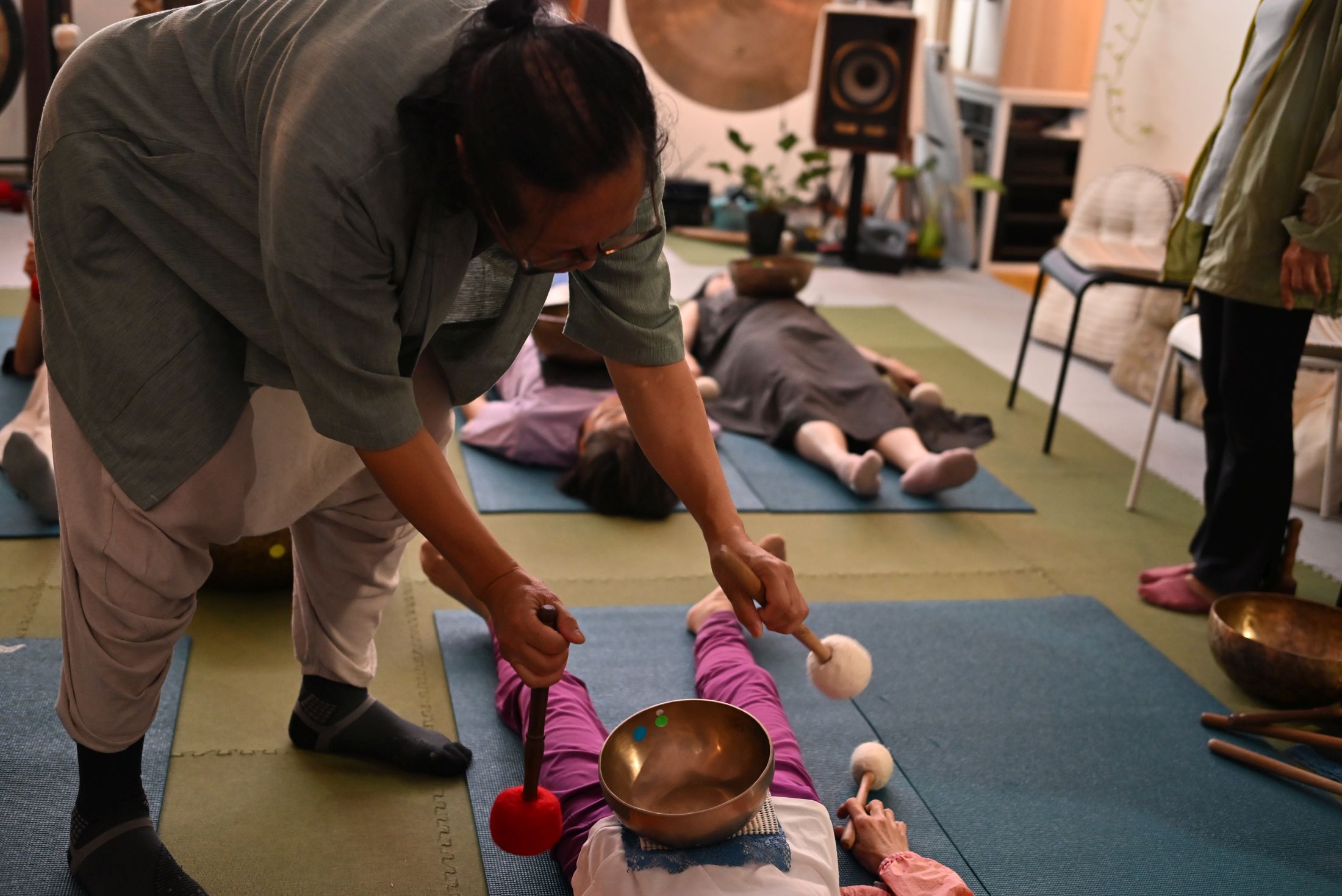 Ken sir設計正念頌缽音韻課程，同時亦着重學術研究。