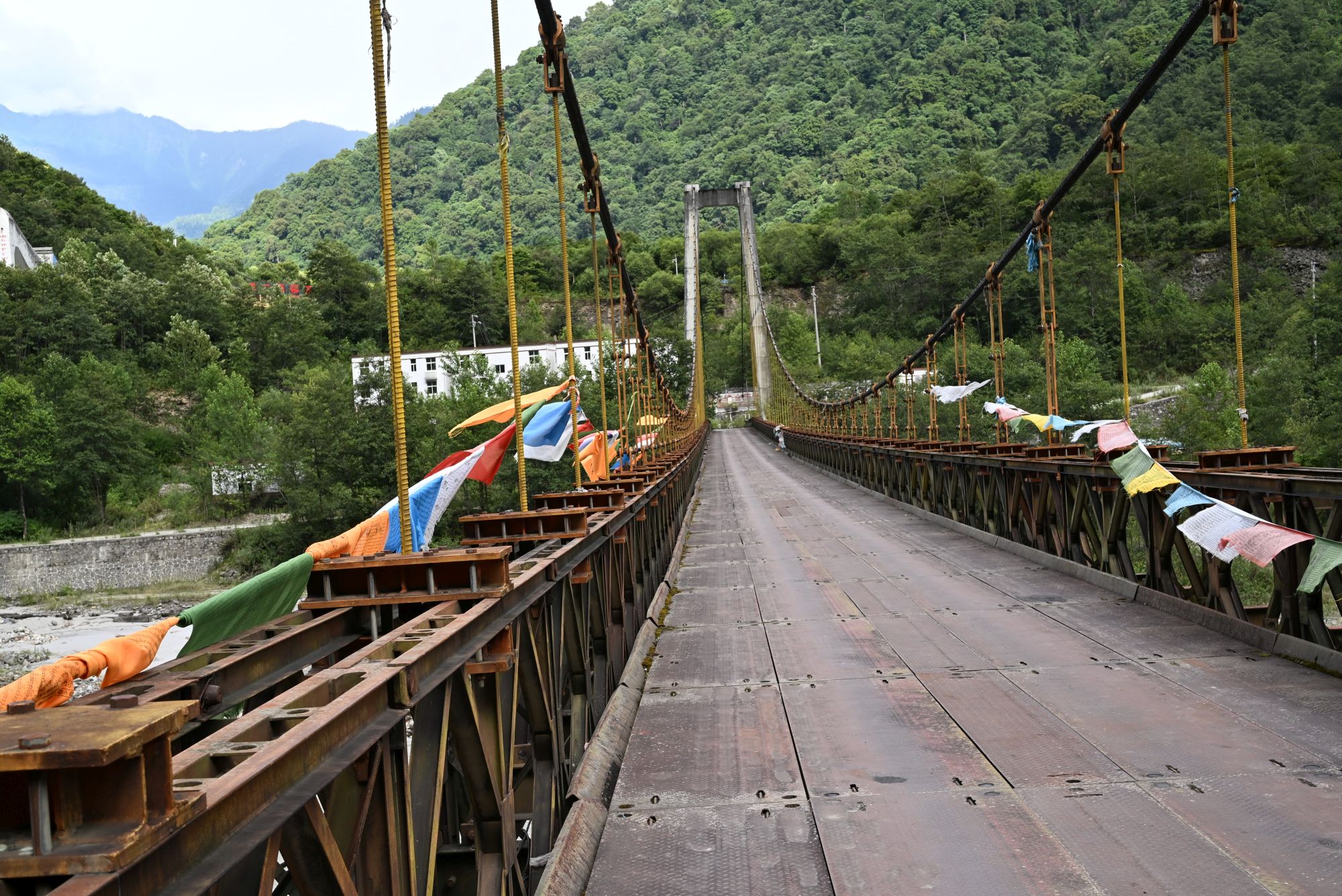 通麥懸索大橋在2001年通車,使用了十多年。
