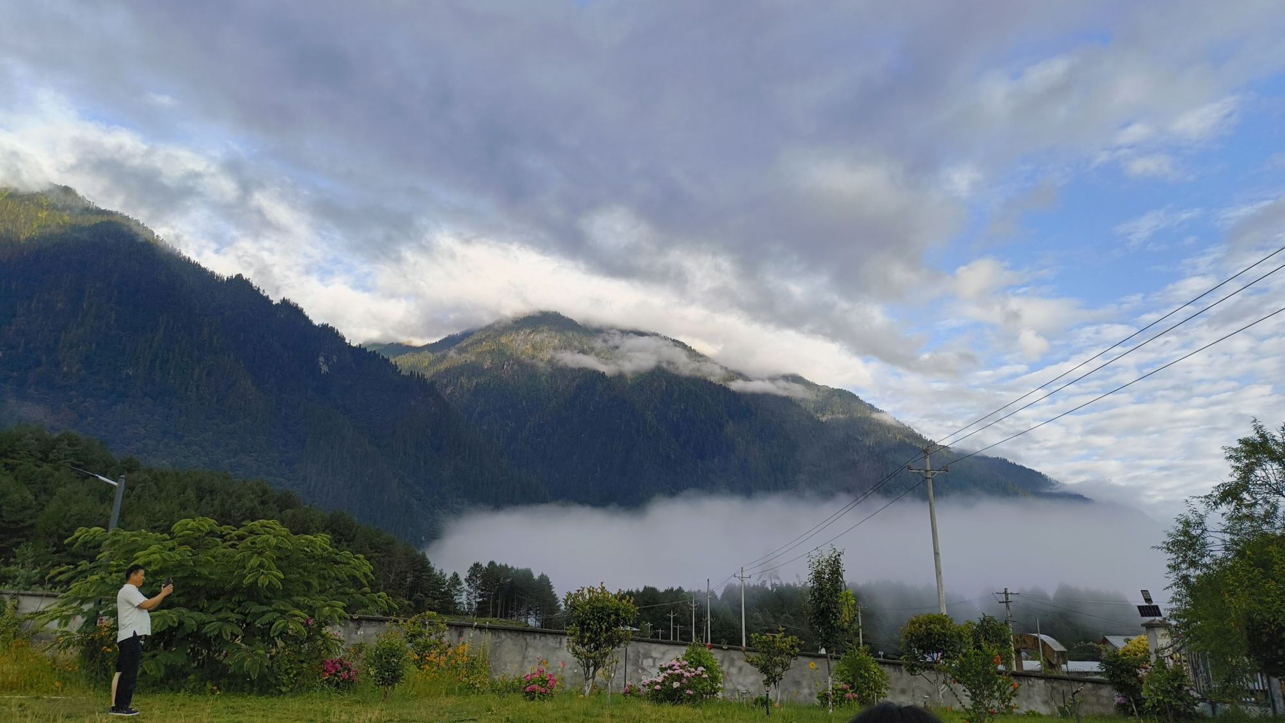 山腳出現第二條雲龍