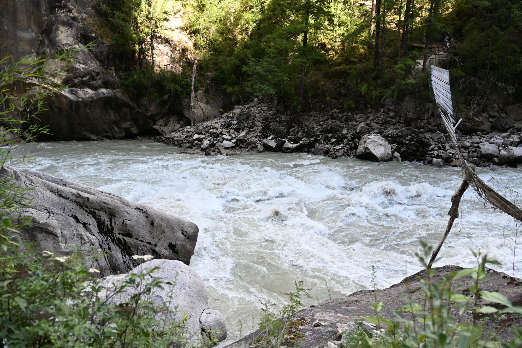 易貢藏布河水非常洶湧
