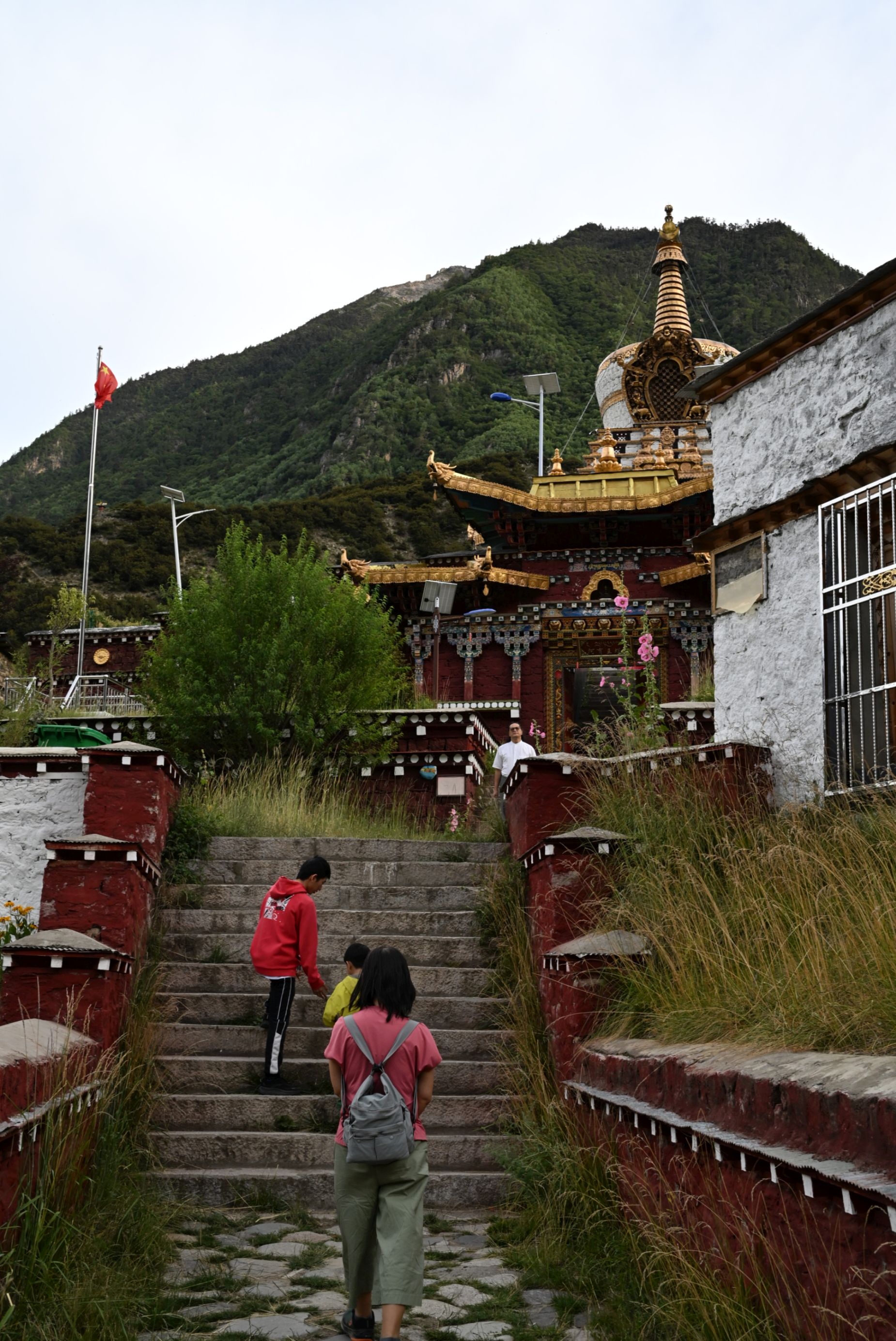 團友陸續抵達阿育王塔