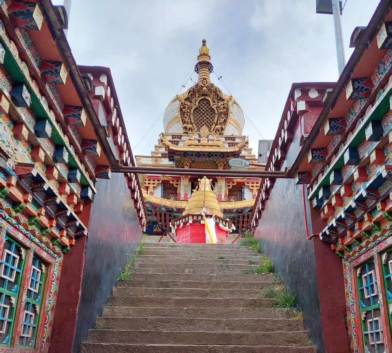 阿育王塔面積不大,外觀精緻美麗。