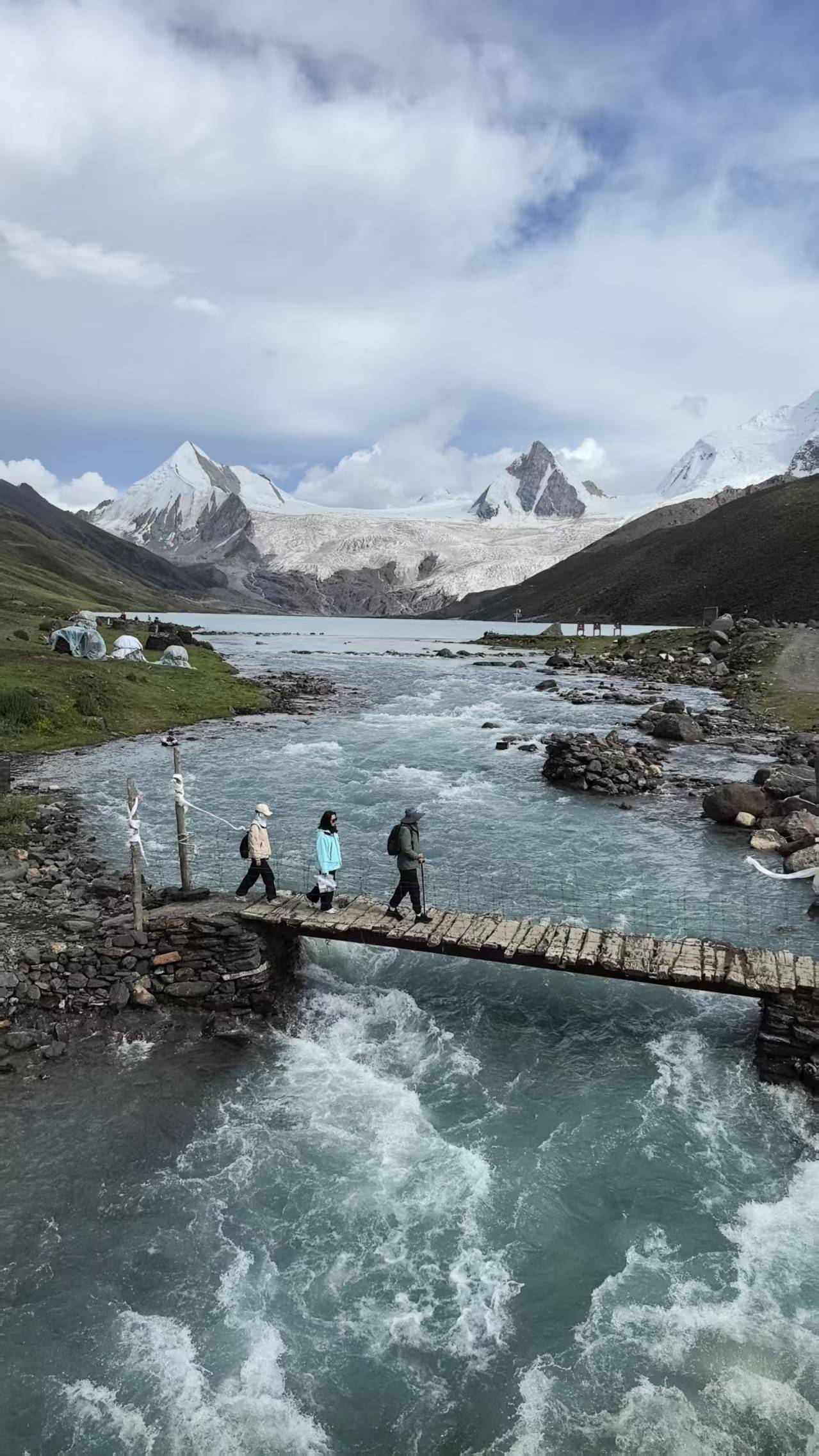 薩普冰川景色壯麗不凡