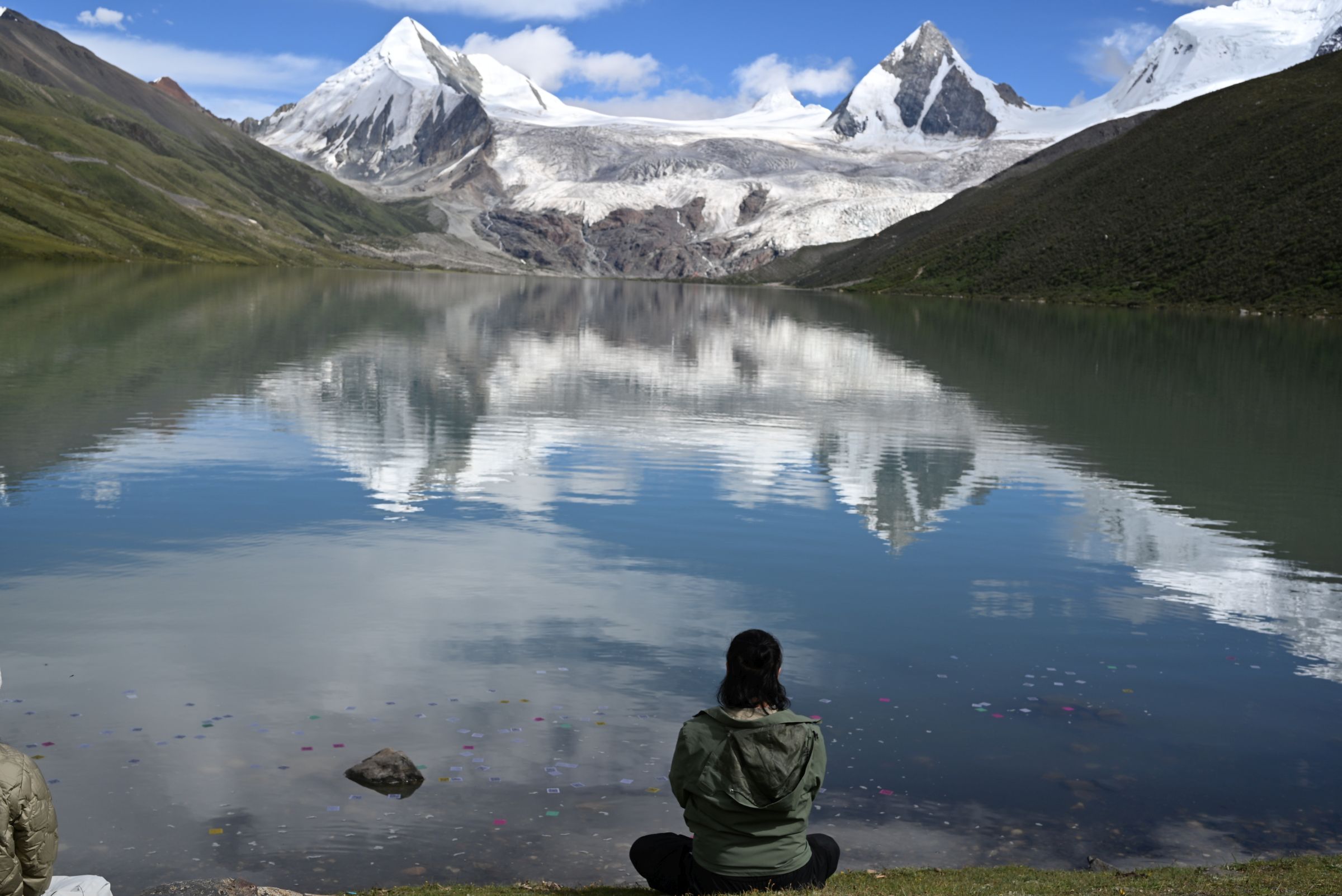 Ken sir在薩普冰川前禪坐