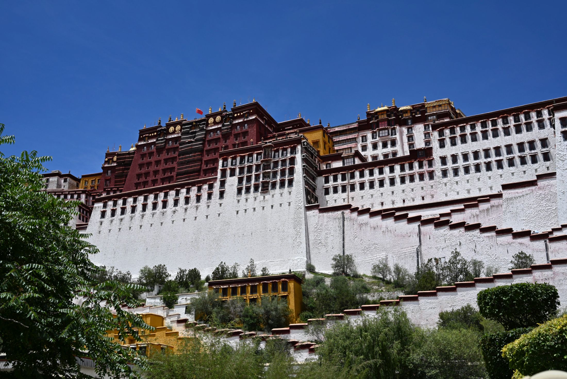 布達拉宮壁畫精美，令人目不暇給，可惜裡面禁止拍照。