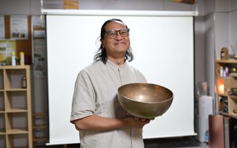 Ken sir笑容溫馨燦爛，為人沒有架子，是一位令人樂於親近的老師。