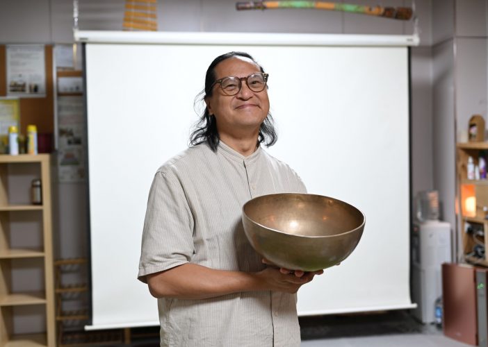 Ken sir笑容溫馨燦爛，為人沒有架子，是一位令人樂於親近的老師。