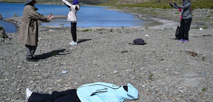 在世界屋脊修習正念(八)